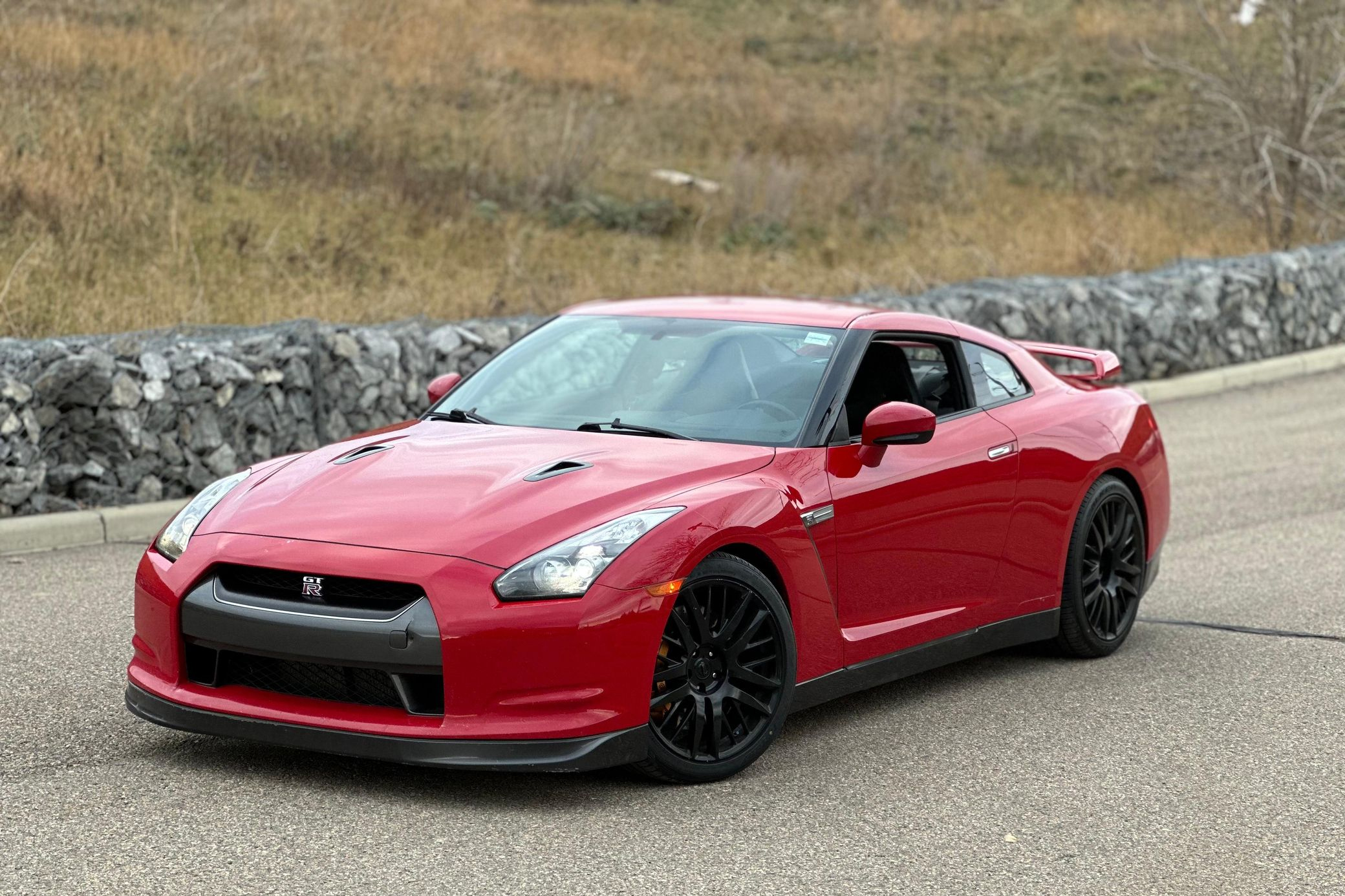 Nissan-GT-R-Premium-01